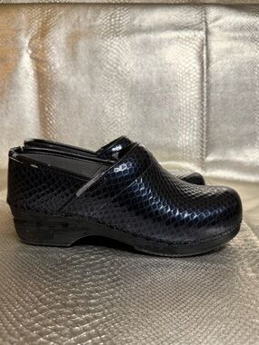 DANSKO XP clogs. Size 37. Dark Navy Blue. Top of the line comfort in Dansko.